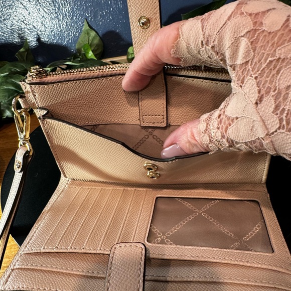 Michael Kors Adele Rose Gold Double Zip Wristlet/Wallet - Picture 10 of 10
